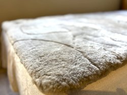 画像2: 山内さん退職置き土産「破格のムートンシーツ」第2弾