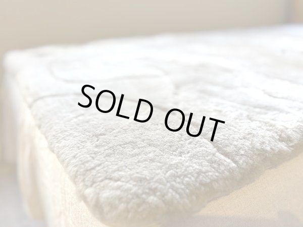 画像2: 山内さん退職置き土産「破格のムートンシーツ」第2弾