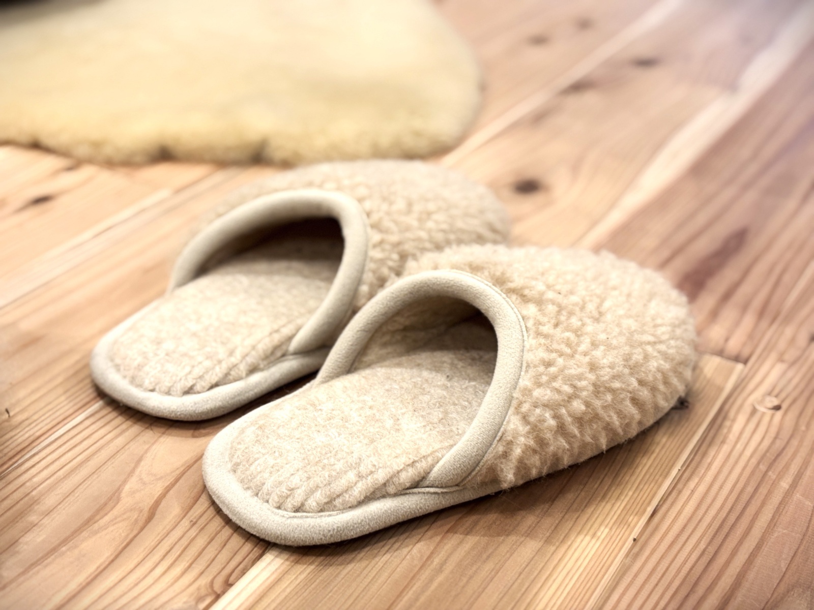 画像1: 羊毛のスリッパ